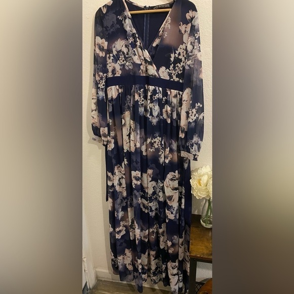 🎉HP🎉Little Mistress Maternity Long Dress - Picture 2 of 7